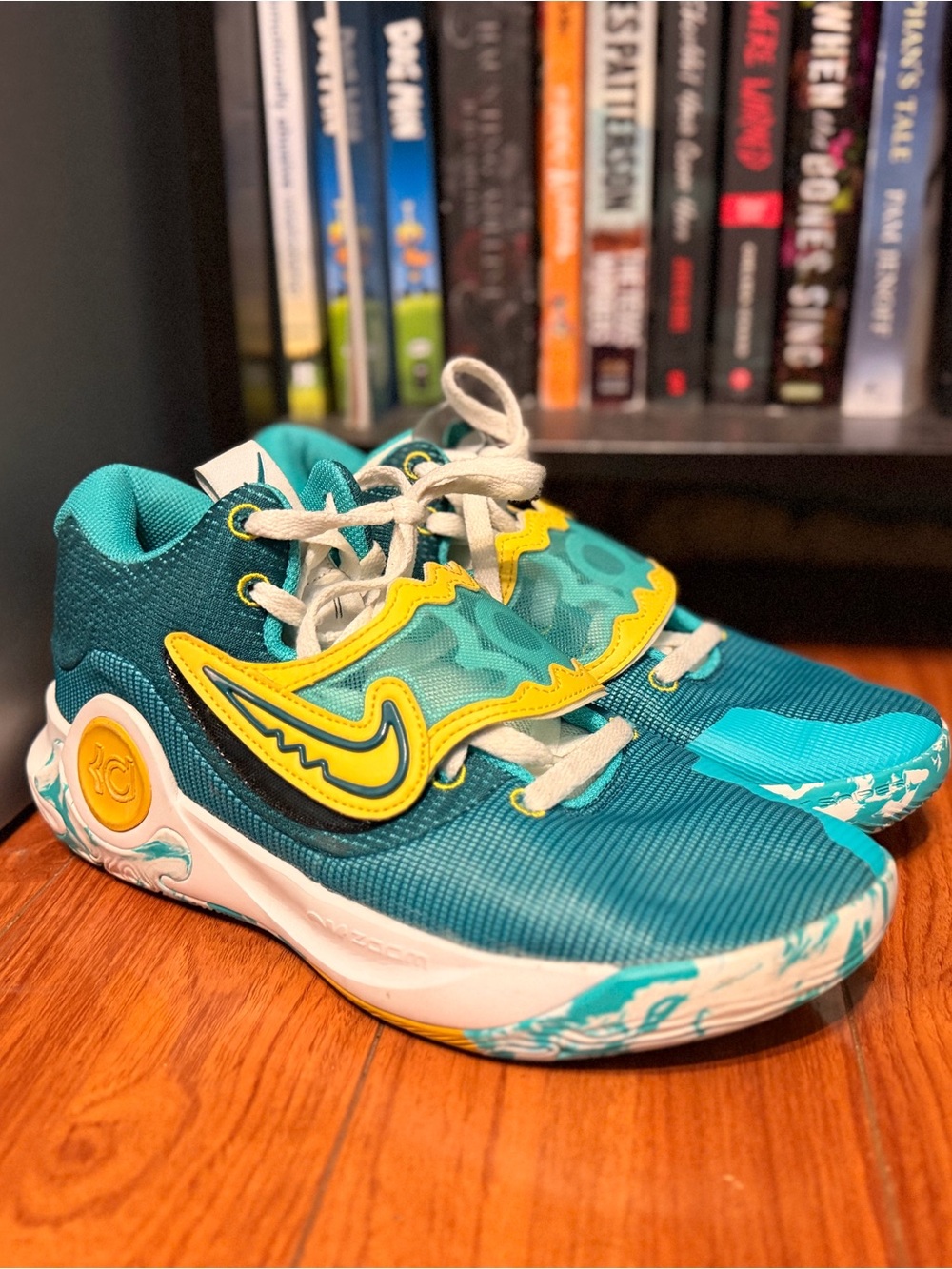Nike Mens Teal & Yellow Kevin Durant Basketball Sneakers